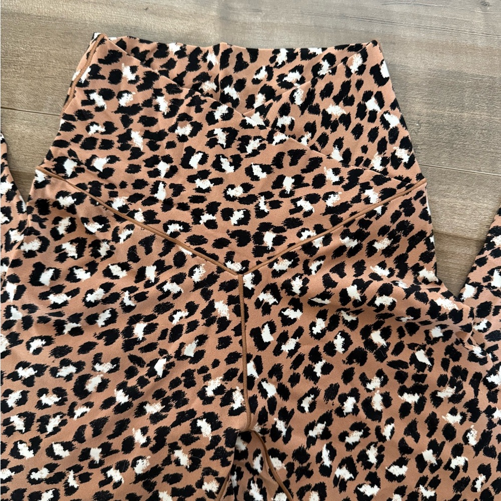 OFFLINE By Aerie Real Me High Waisted Crossover Leopard Leggings - Picture 5 of 8